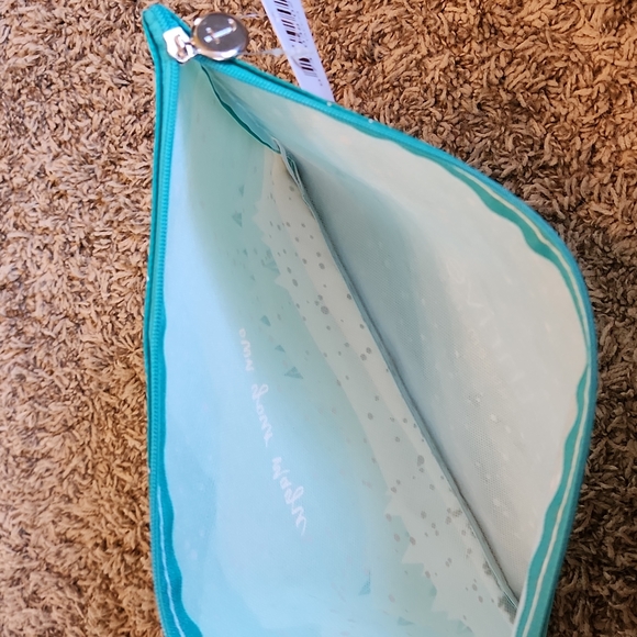 Thrive Causemetics Bag - Picture 3 of 7